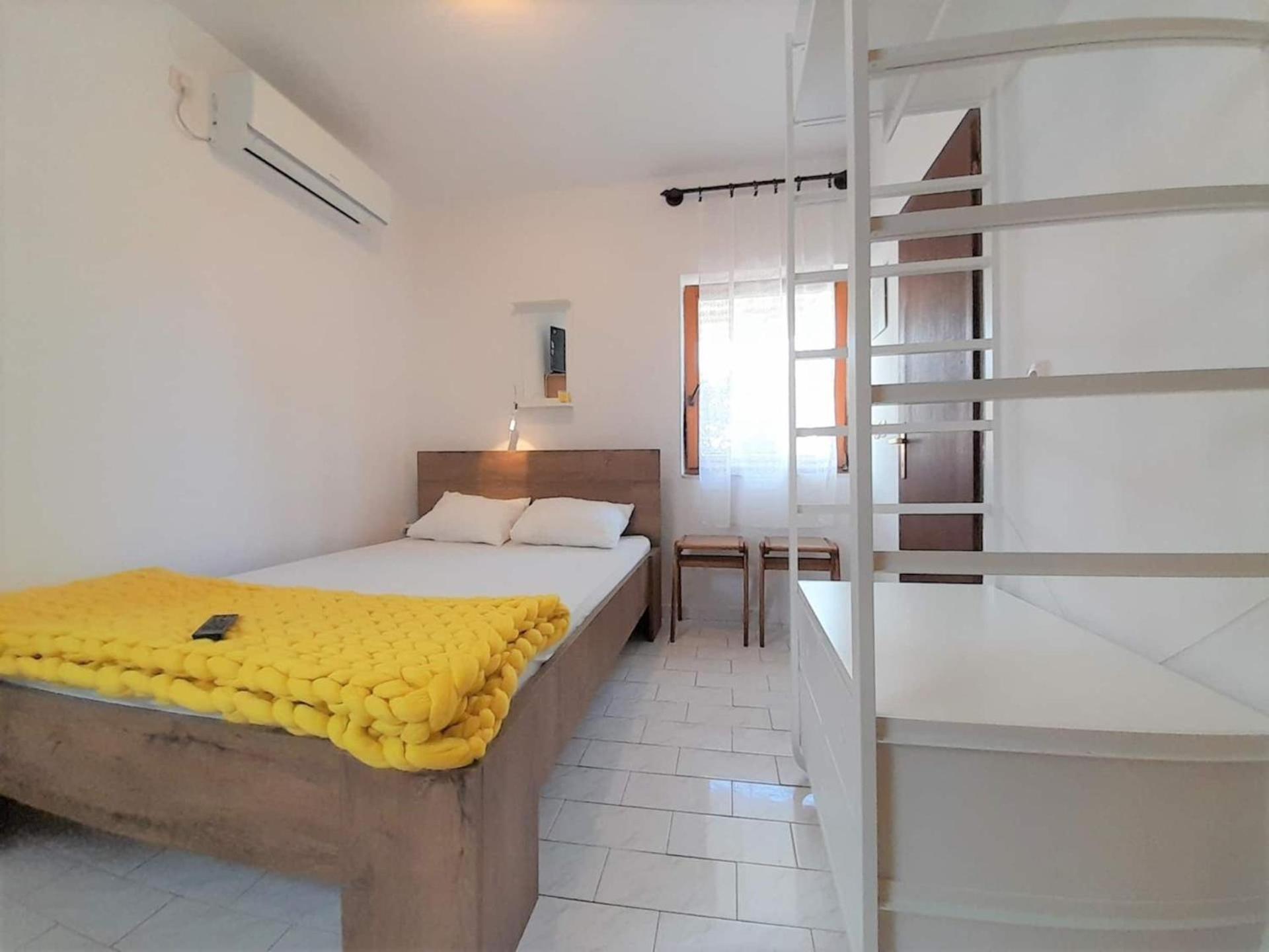 Lovely Studio Malina Close To The Beach Krk Town Exterior foto