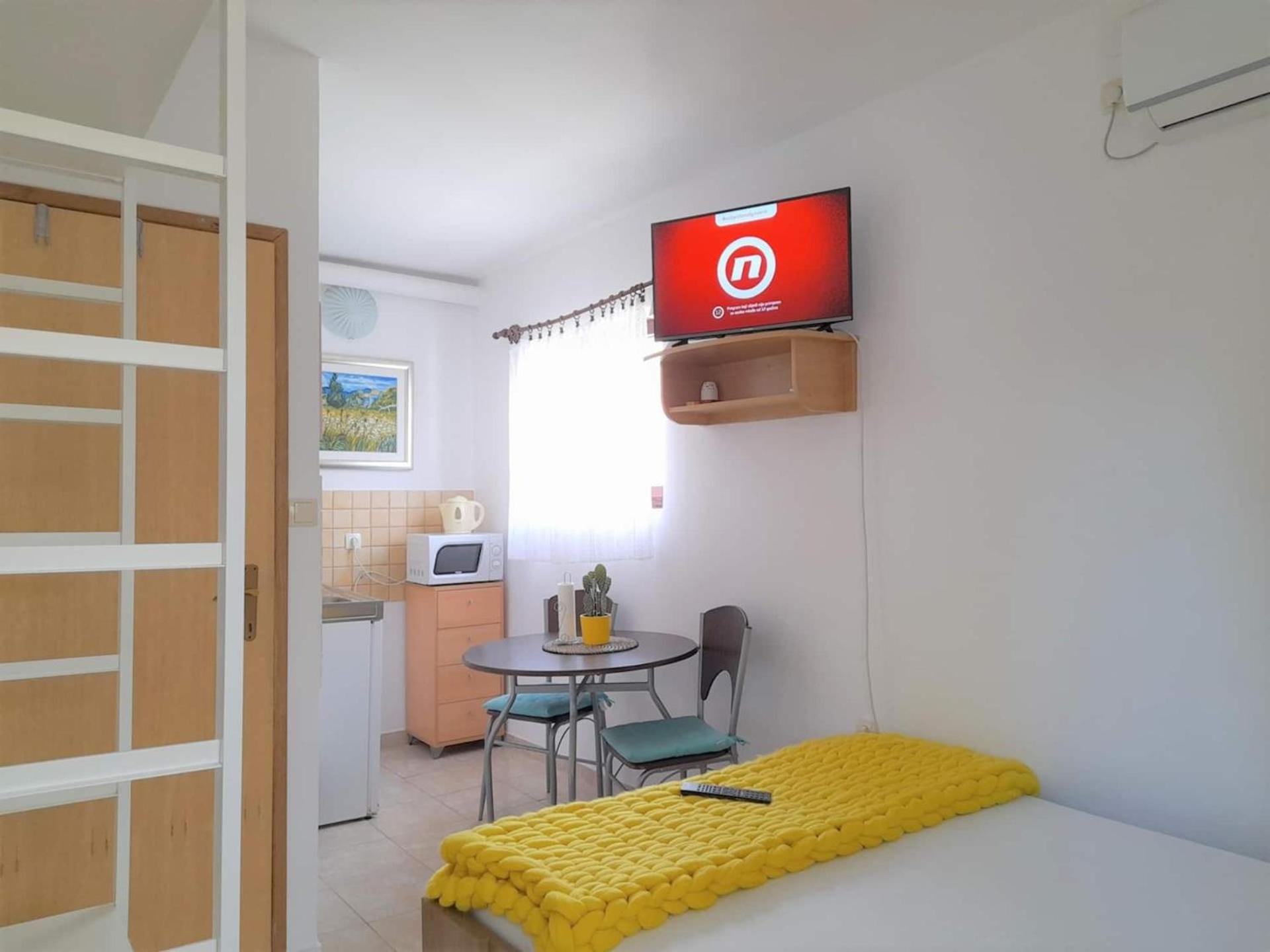Lovely Studio Malina Close To The Beach Krk Town Exterior foto